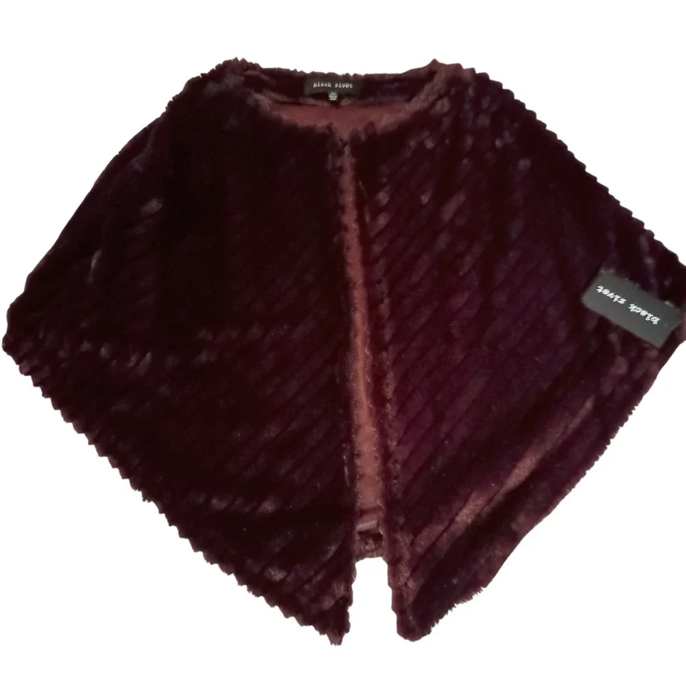 Black Rivet Merlot Faux Fur Poncho Cape Merlot Burgundy S M Style 00RMF022 NWT - Picture 2 of 15